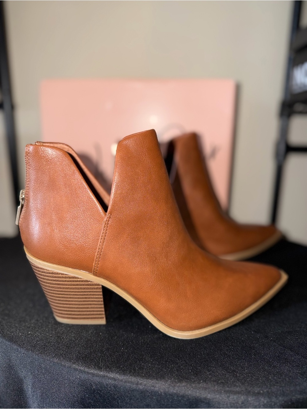 NIB Wild Pair “Leilani” V Cut Ankle Booties - Acorn 🍂